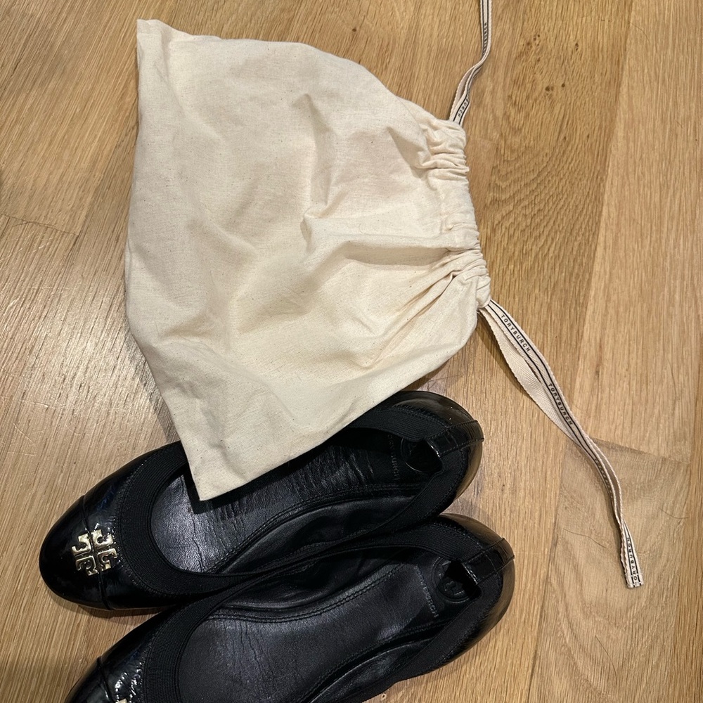 Tory Burch size 7w Black and Gold Leather Flats - Picture 5 of 8